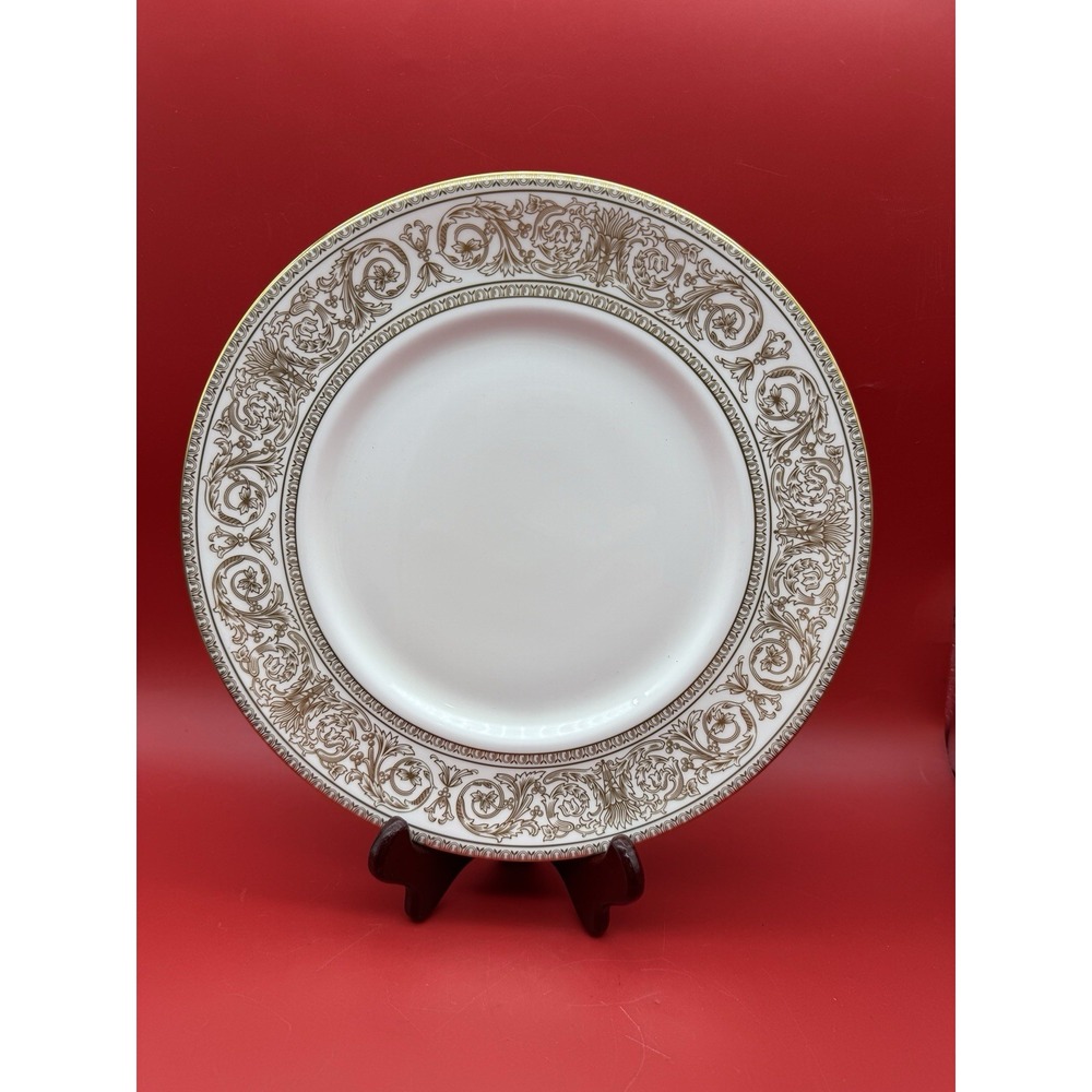 Vintage Royal Doulton Sovereign Fine Bone China 10.5" Dinner Plate  H.4973 UK
